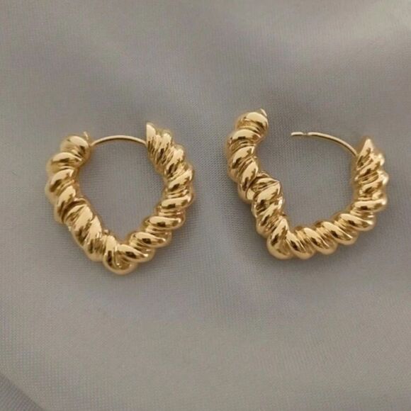 Gold Twisted Hoop Earrings M426 - Picture 2 of 3